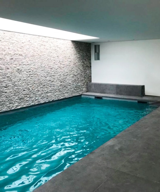 Piscine intérieure construite à Lasne
