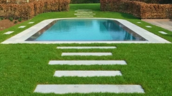 Piscine à débordement à Lanse