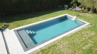 Piscine-à-débordement-cascade-plage.-Waterloo