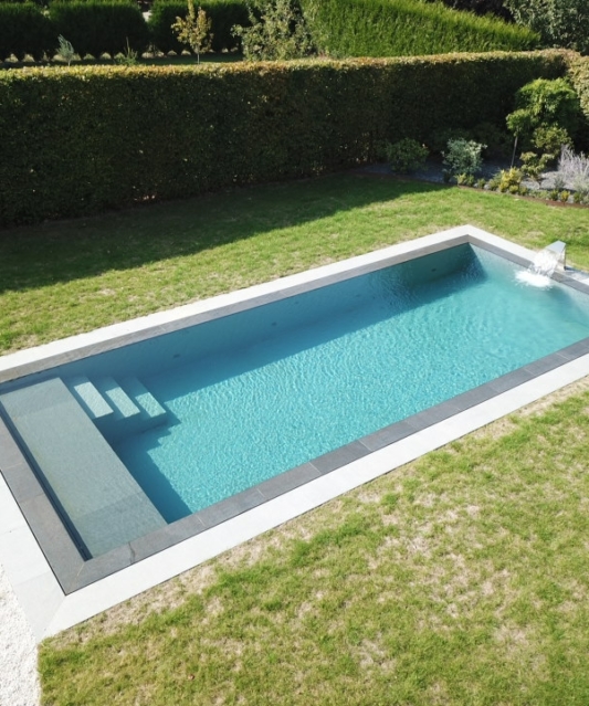 Piscine-à-débordement-cascade-plage.-Waterloo