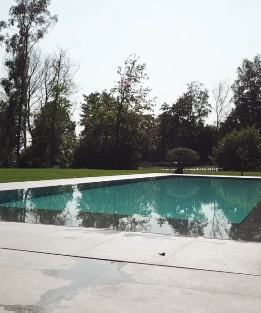 Piscine-à-débordement-effet-miroir.-Wavre