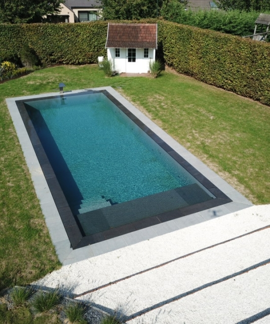 Piscine-à-débordement-et-cascade.-Waterloo