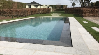 Piscine-à-débordement.-Effet-miroir-deau.-scaled