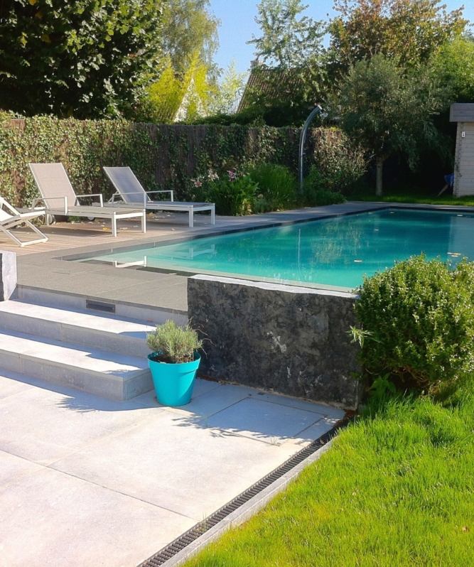 Piscine traditionnelles construite à Lasne
